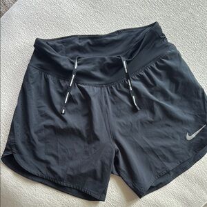 Nike Black Athletic Shorts Moisture-Wicking Relaxed Fit
